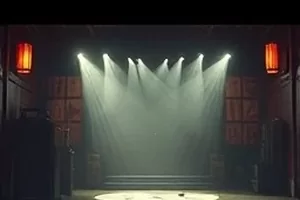 《无名之辈的夏天》球场黄昏剪影画面