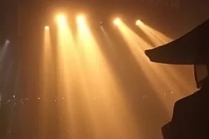 《无声证词》法庭长镜头全景剧照